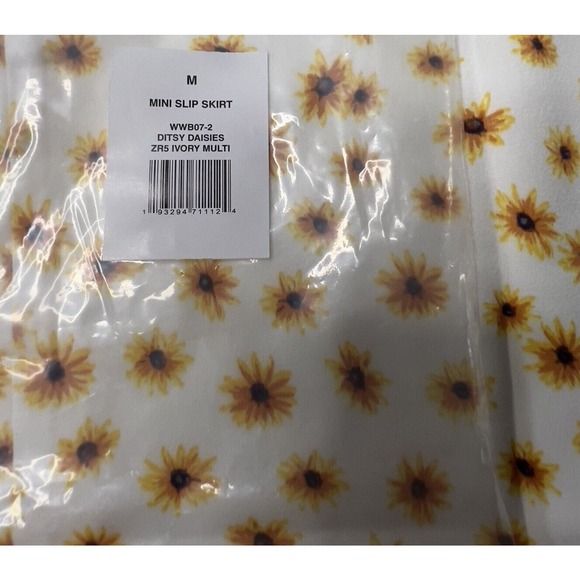 Revolve WEWOREWHAT Mini Slip Skirt Ditsy Daisies ZR5 Ivory Multi Size M - Picture 4 of 6